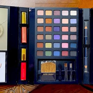 NEW Estée Lauder essential make up kit. Luxe colors.